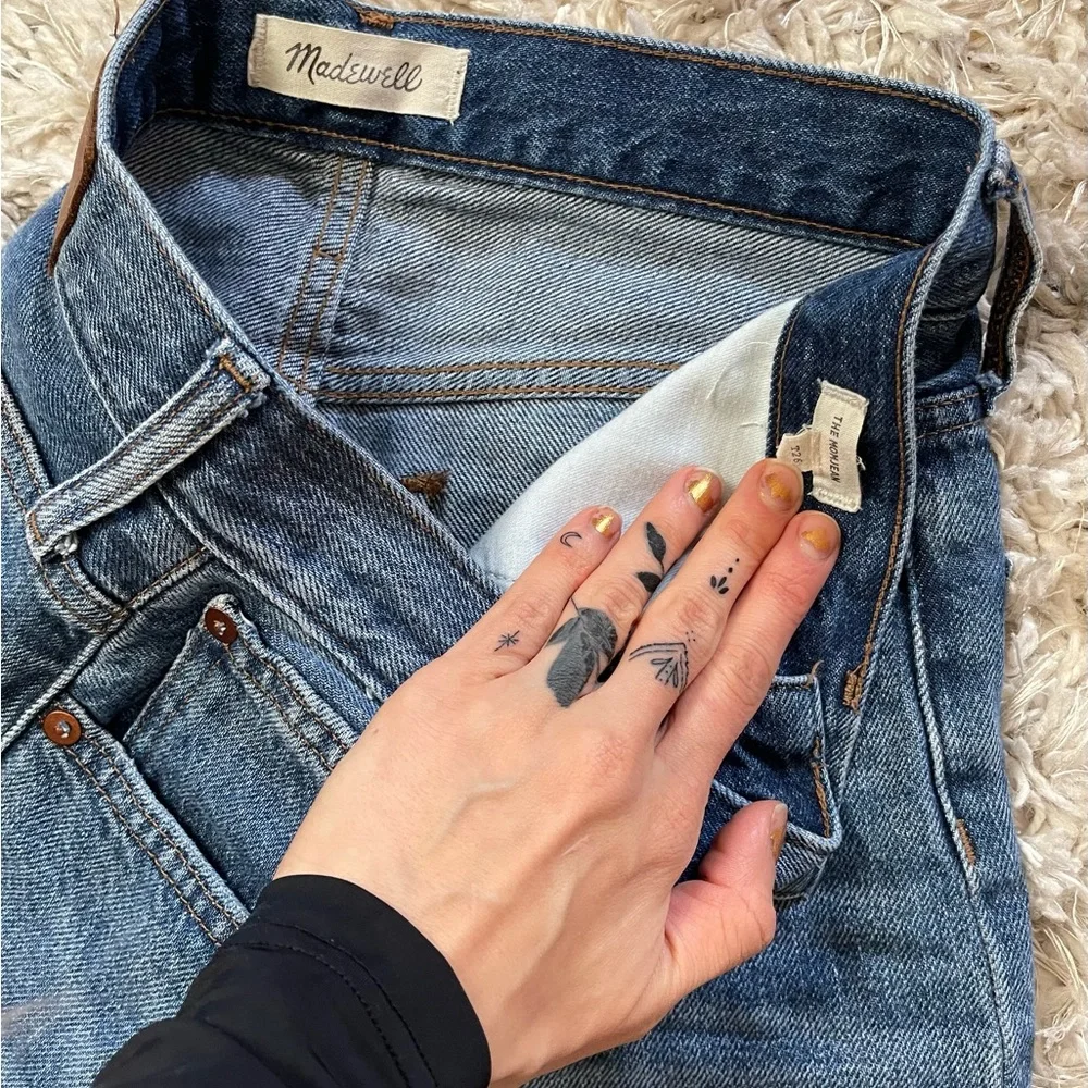 Madewell mom jeans in Downey wash - Picture 5 of 6